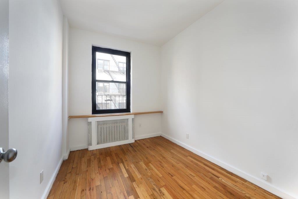 Sullivan Mews SoHo No Fee Apts Manhattan Skyline